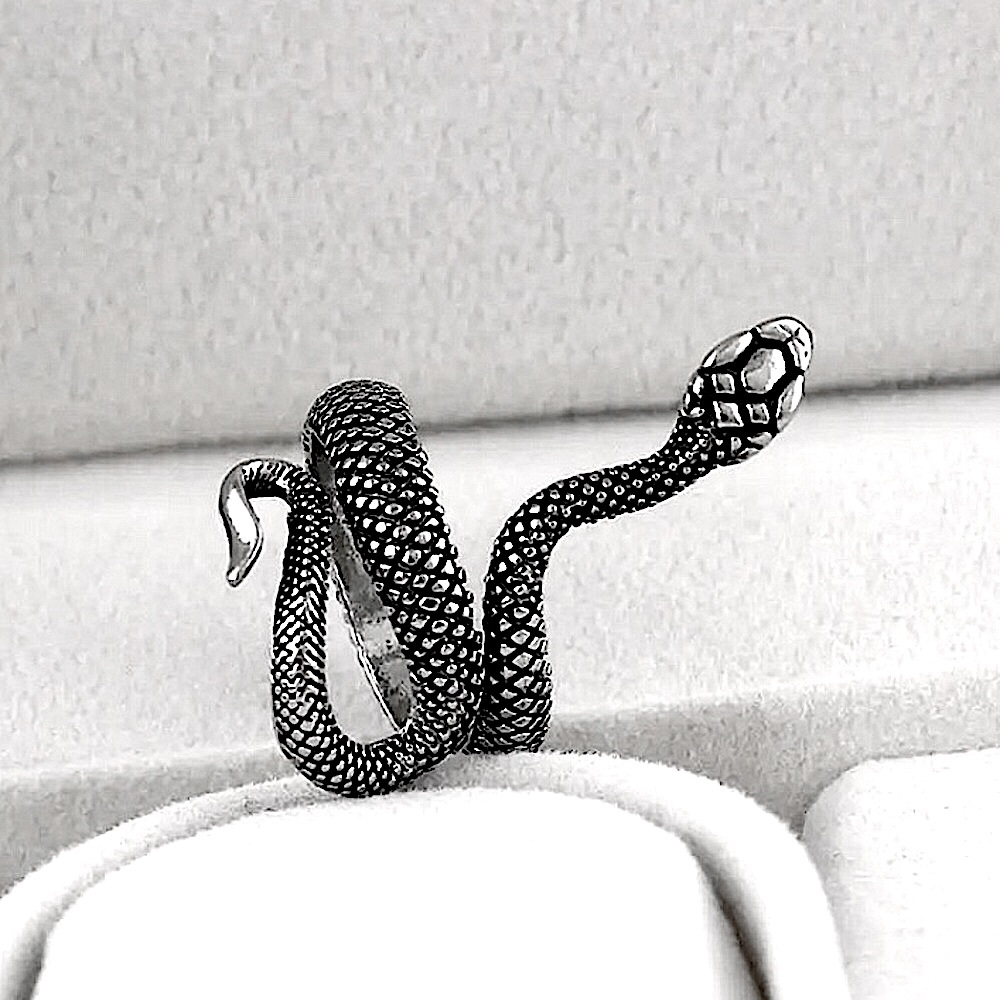 Silver snake🐍 adjustable ring